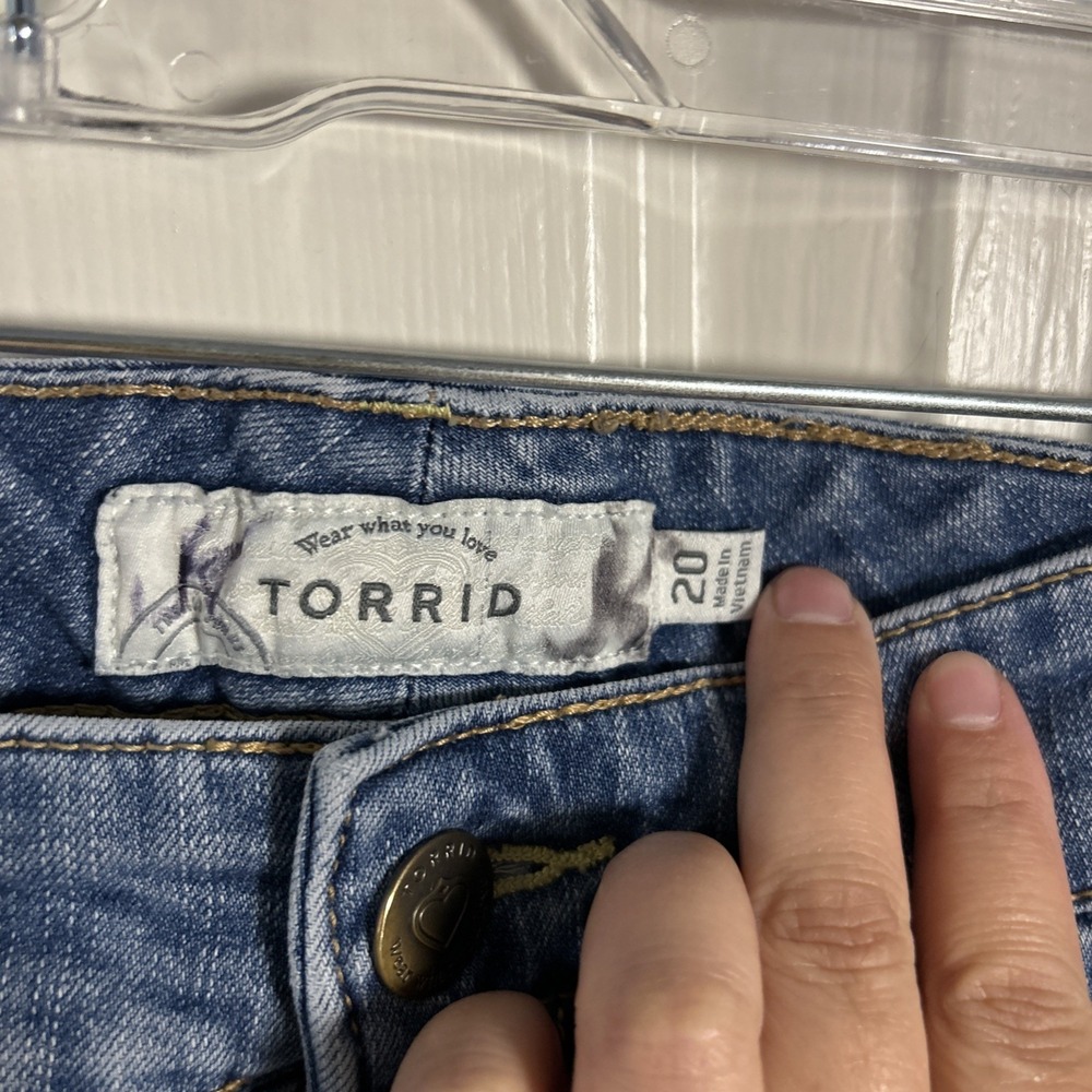Torrid Womens Capri Jeans Skinney Size 20 Blue Color Fade - Picture 5 of 8
